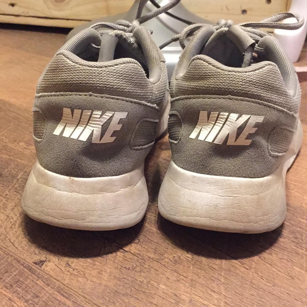 gray nike sneakers - Picture 3 of 4